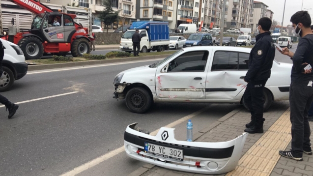 Çarpışma sonucu... karşı şeride geçti...