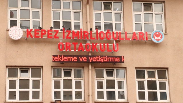 Ortaokul öğrencileri yediği pastadan zehirlendi....