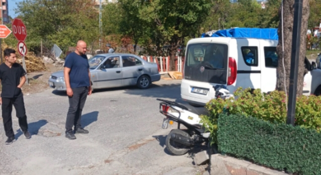Motosiklet otomobile çarptı...