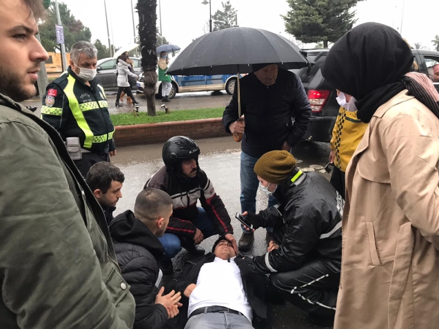 Otomobil ile motosiklet çarpıştı. 1 yaralı...
