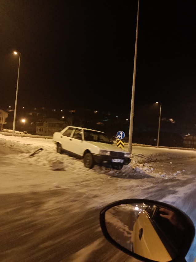 Kaza yapan sürücü aracı bırakıp kaçtı...