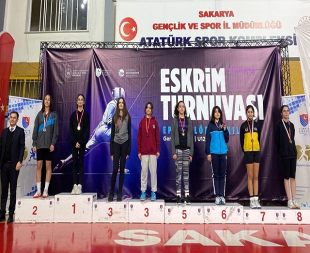 U14-U10 KADIN AÇIK KILIÇ’TA GÜMÜŞ VE BRONZ MADALYA