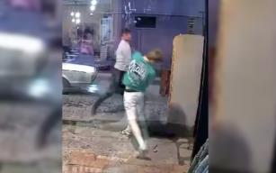 Kafede tekmeler yumruklar havada uçuştu...