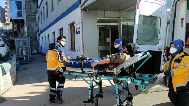İnşaattan düşen bir işçi yaralandı. 