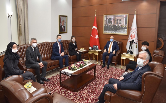Vali Tutulmaz Türk Bayrağını Teslim Aldı...