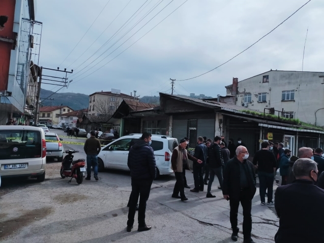 Husumetlisine kurşun yağdırdı...Aracıyla kaçtı...