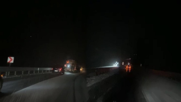 Zonguldak Ereğli yolunda kar yağıyor...