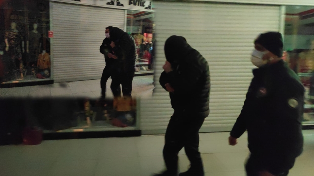 Alkolü tam çalacakken ekipler tarafından yakalandılar...