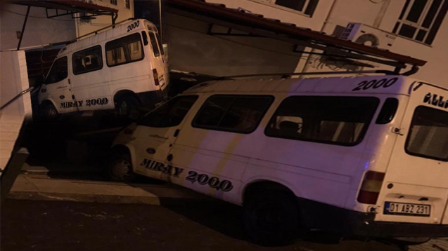 Alkollü sürücü cami duvarına çarparak durabildi...