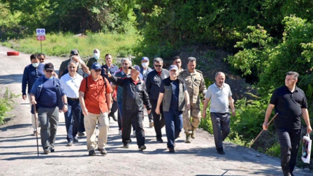 Vali Mustafa Tutulmaz, eski tren yolunda yürüyüş yaptı