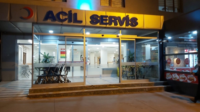 Bıçaklı saldırıda yaralandı...