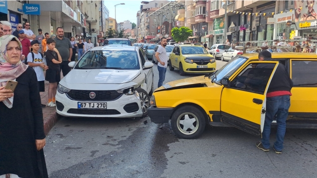 Trafik kazasında bir kişi yaralandı.