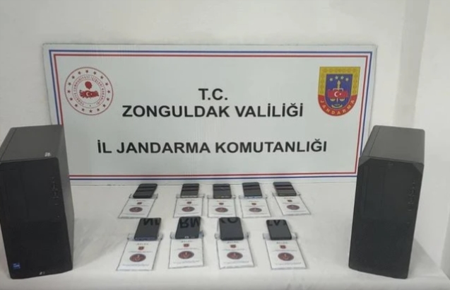 Eş zamanlı operasyonla 9 kişi gözaltına alındı...