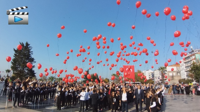 GÖKLERDE AY YILDIZLI BAYRAKLAR...
