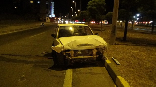 İKİ OTOMOBİL ÇARPIŞTI...
