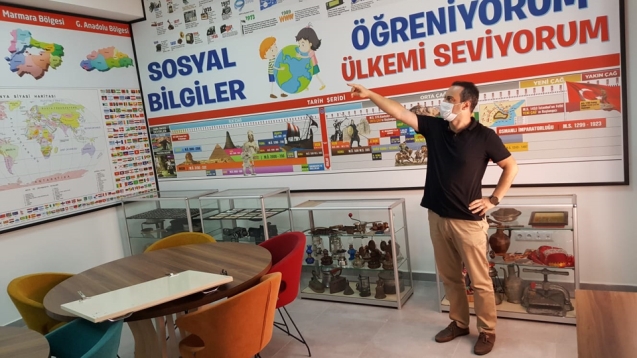 SINIFI MÜZEYE ÇEVİRDİ...