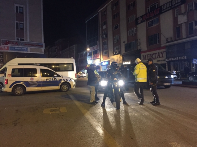 Filmleri kendi elleri ile söktüler...