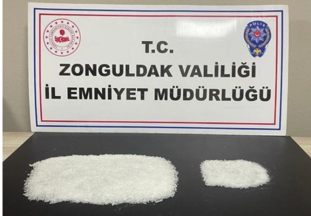 Madde ticareti yapan 2 şüpheli 500 gram ile yakalandı