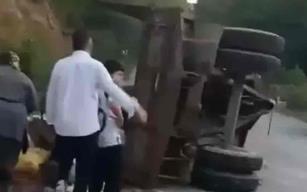 Traktör römorku devrildi… Çok sayıda yaralı var…