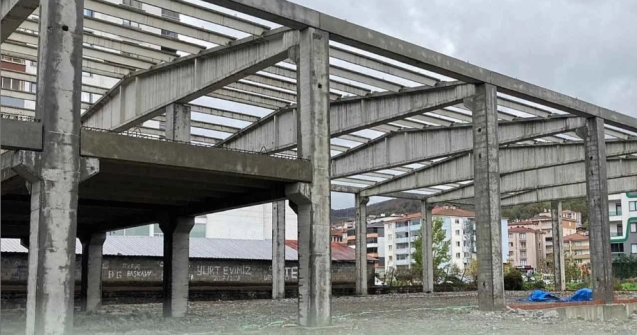 Bozkurt “Spor salonu inşaatı hızla ilerliyor…”