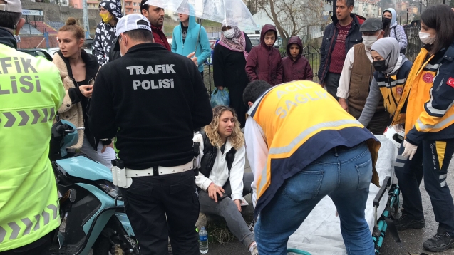 Otomobil ile motosiklet çarpıştı...1 yaralı..