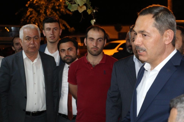 Önce iftara, sonra Cumhurbaşkanı mitingine davet etti…