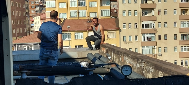 Hastanenin çatısına  çıktı...