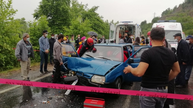 Trafik kazası...3 yaralı...
