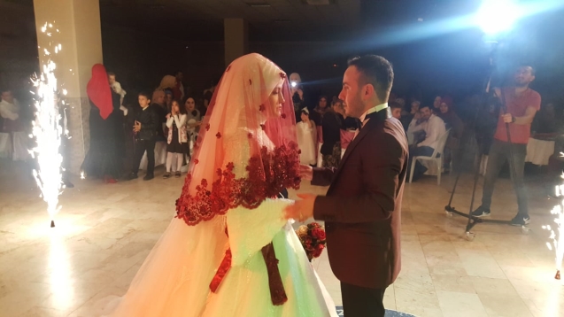 GENÇ ÇİFT VE DAVETLİLER DOYASIYA EĞLENDİLER...