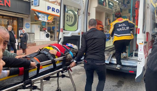 Motosiklet yayaya çarptı... Yaşlı kadın hastanelik oldu...