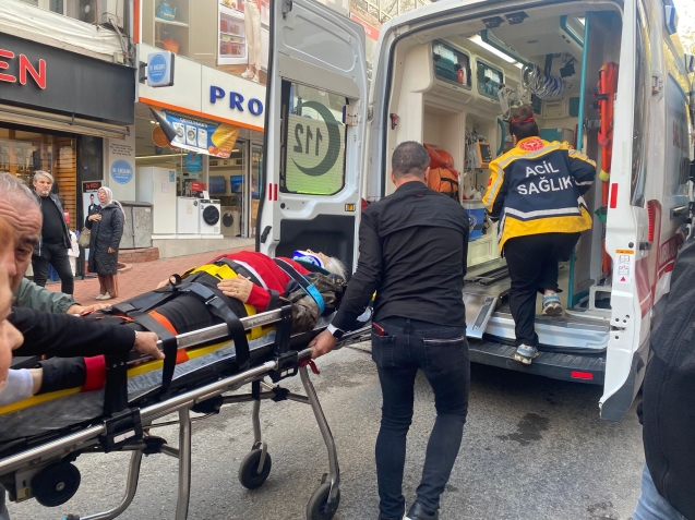 Motosiklet yayaya çarptı... Yaşlı kadın hastanelik oldu...