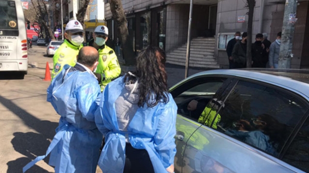 Karantina süresi bitmeden dışarı çıktı polis yakaladı.