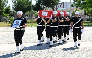 Hastalık nedeniyle hayatını kaybeden komiser toprağa verildi