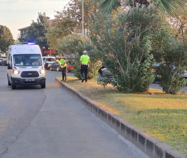 Düz yolda motosikletini deviren sürücü yaralandı. 