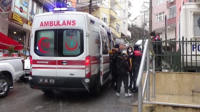 Eşi ile tartışan kadın sinir krizi geçirdi. 