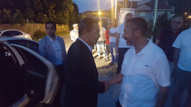 Havai fişeklerle karşılandı