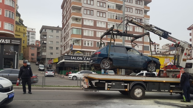 Otomobil alevlere teslim oldu.