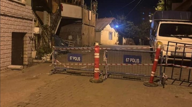 Balçık çıkan yol trafiğe kapatıldı...