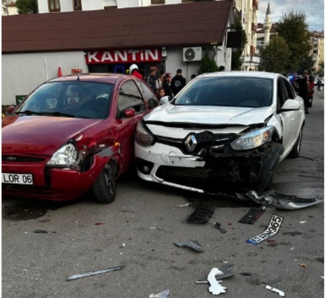  kafa kafaya çarpıştı... 1 yaralı...