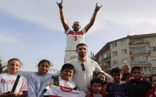 Merih Demiral, Bolu’daki heykelini ziyaret etti...