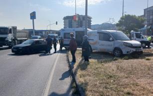 Otomobil, orta refüje çıktı.. 1 yaralı...