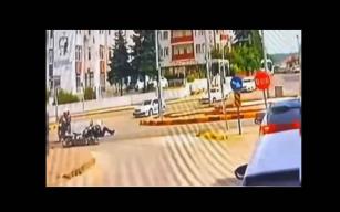2 yunus polisinin yaralandığı kaza kamerada