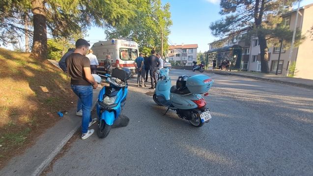 Motosiklet ile otomobil çarpıştı..1 yaralı...