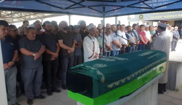 Balon nedeniyle nefessiz kalan Muhammed Ali, toprağa verildi