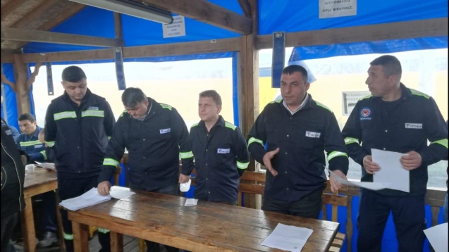 Toplu İş Sözleşmesi öncesi işçilere anket formları dağıtıldı