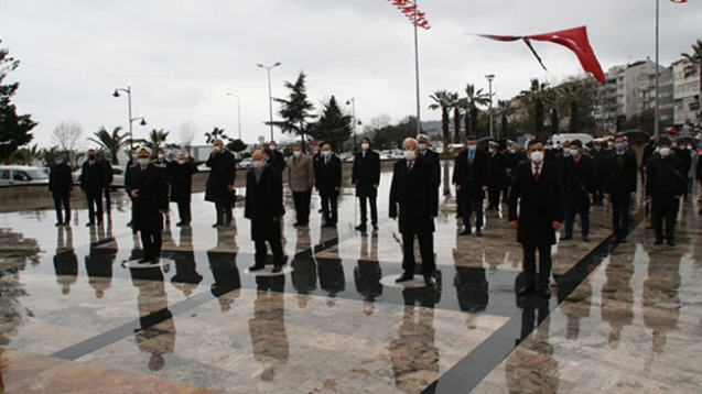 Çanakkale Zaferi'nin ilk tören Atatürk Anıtında yapıldı...