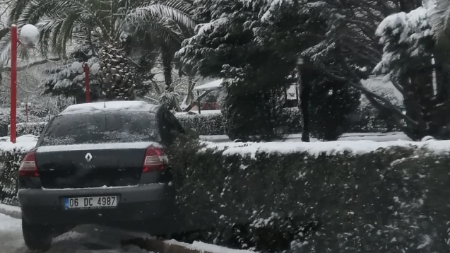 Kar yağışı ile birlikte maddi hasarlı meydana geldi.