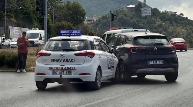 Ehliyeti alamadan kazaya karıştı...