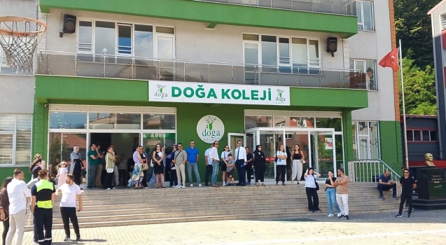 Doğa Koleji önünde hareketli dakikalar... Veliler tepkili!