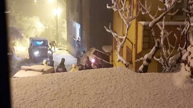 Cip evin duvarına çarparak durabildi...